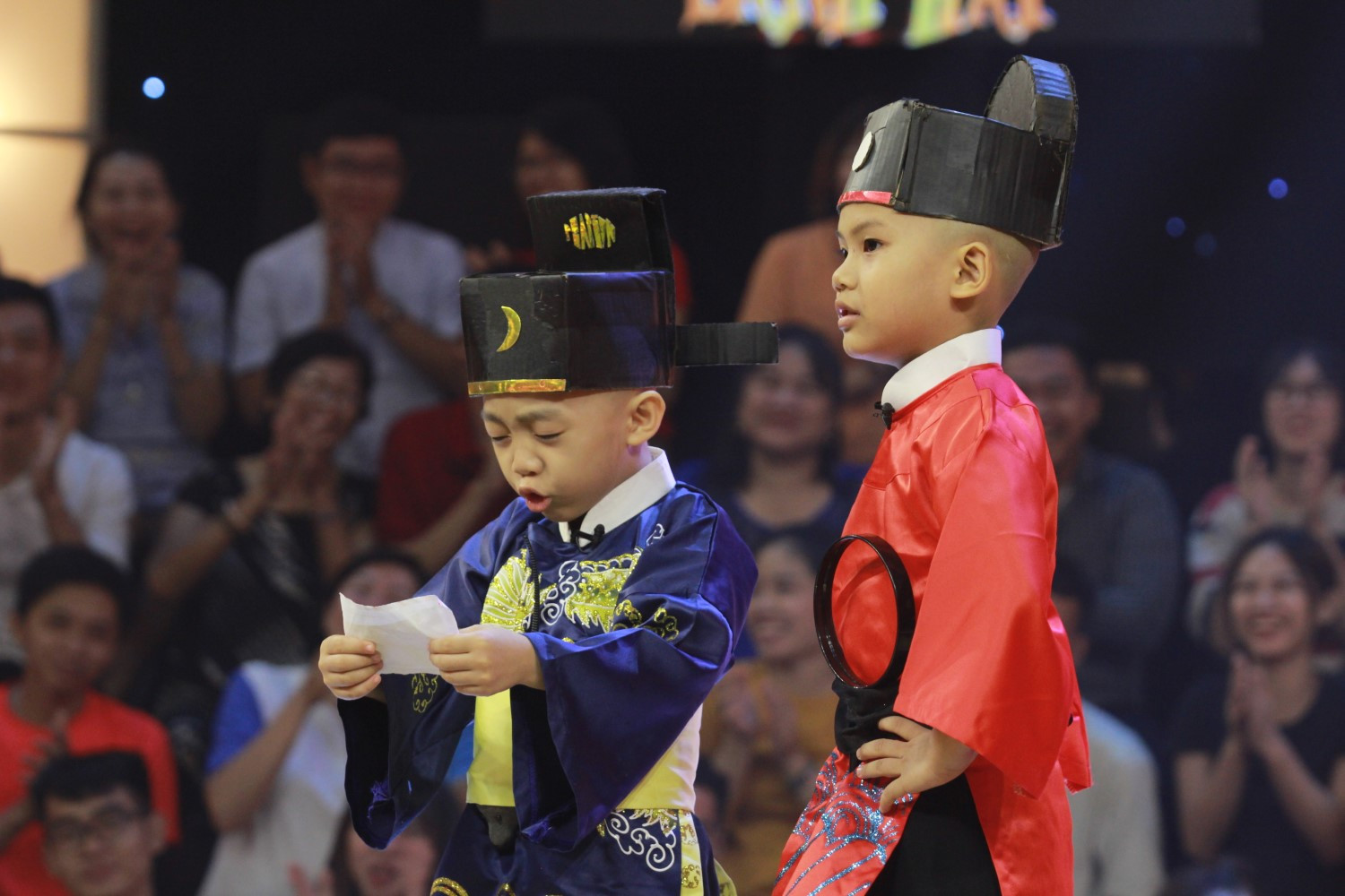 7 chú tiểu luyện tập hàng ngày