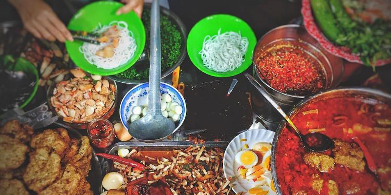 Các quán bánh canh ven đường mang đậm nét ẩm thực địa phương