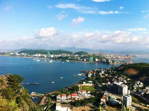 Đường lên núi Bài Thơ