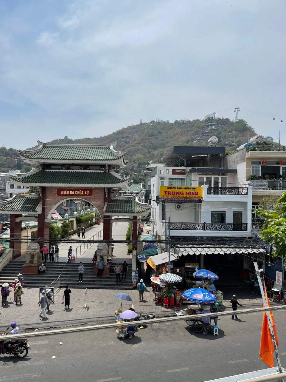 Khách sạn Hotel Trung Hiếu với vị trí tuyệt vời gần Chùa Bà