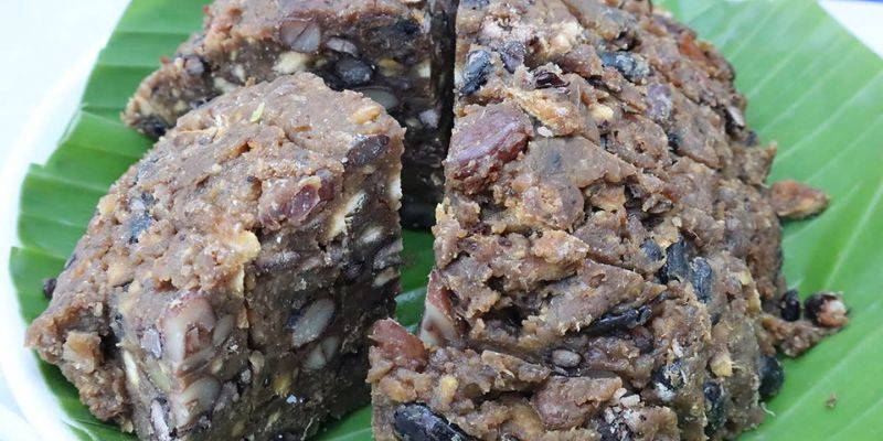 Khoai lang hầm bọc lá chuối mộc mạc