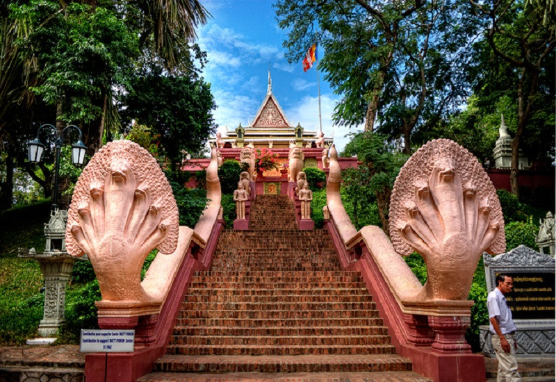 Khung cảnh tuyệt đẹp tại chùa Wat Phnom