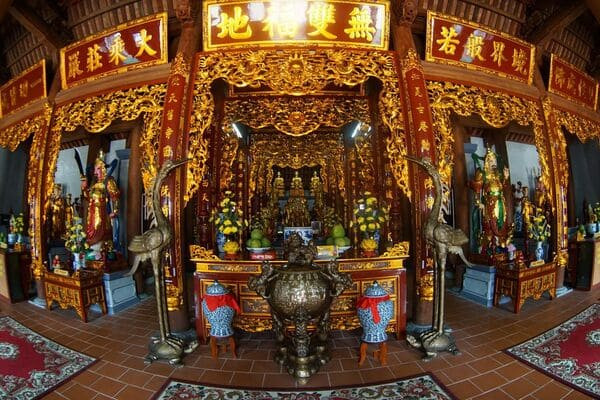 Nét kiến trúc cổ kính tại chùa Hoằng Phúc