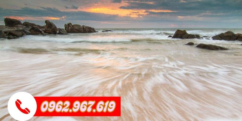 Sóng xô bờ – Vịnh Đá Nhảy