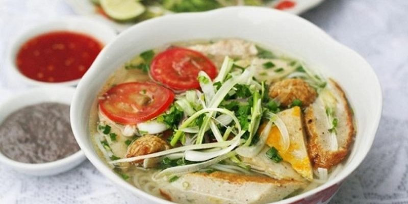 Thưởng Thức Tô Bánh Canh Chả Cá Đậm Chất Phan Thiết