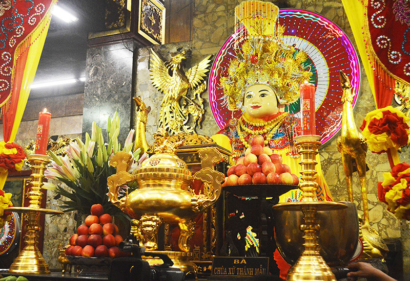 Tượng Bà Chúa Xứ tại Chùa Bà Châu Đốc