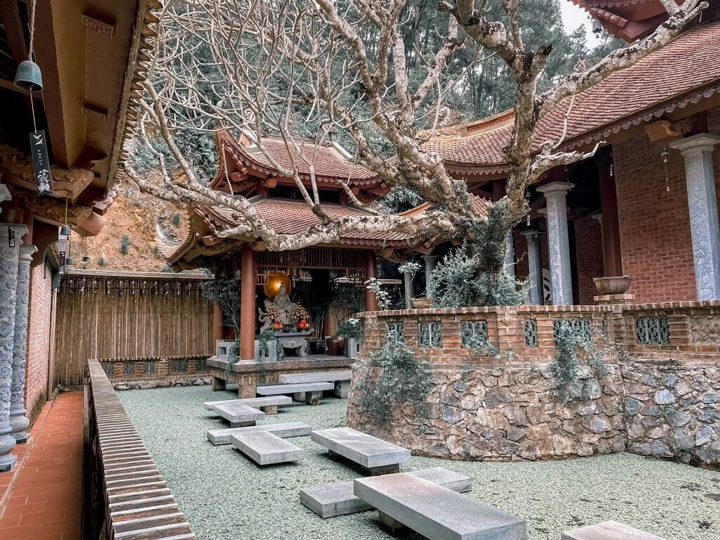 Tượng Đức Địa Tạng tại Tam Bảo